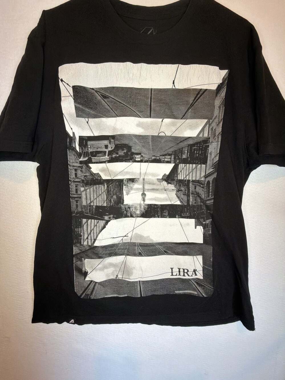 Lira Black Graphic T-Shirt XL Cityscape Railroad Design